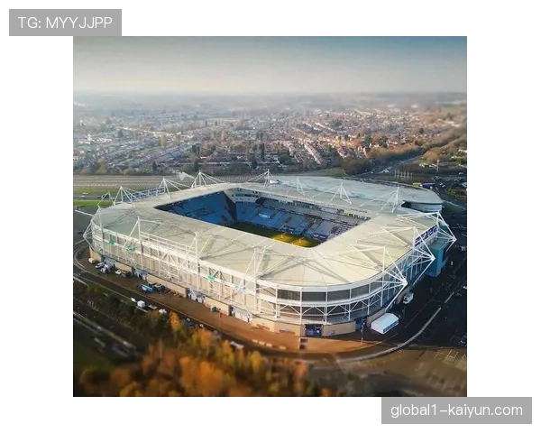 考文垂对阵雷克瑟姆黄牌2张，中场控制减少不必要的犯规